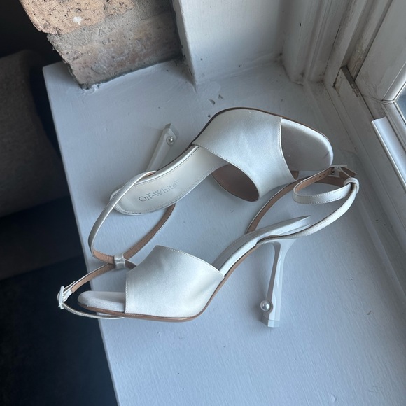 Off-White Lollipop Bridal Satin Sandal in White White
Size 36 - Picture 6 of 8